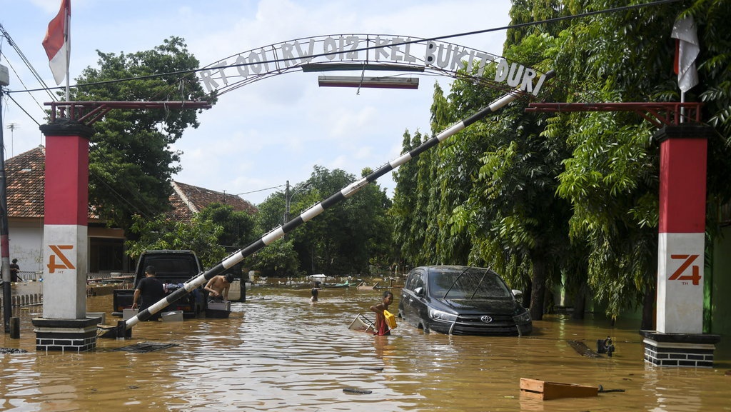 Banjir Jakarta: Pertamina Salurkan 146 Tabung LPG untuk Dapur Umum Banjir Jakarta: Pertamina Salurkan 146 Tabung LPG untuk Dapur Umum