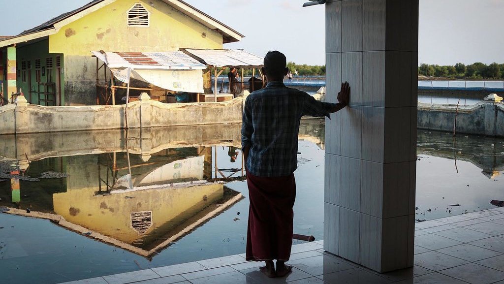 Nelayan di Muara Gembong: Tembakan Kebo di Kampung Dolar Nelayan di Muara Gembong: Tembakan Kebo di Kampung Dolar