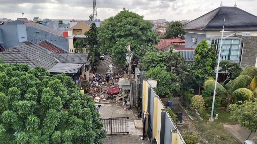 Banjir di Perumahan Bekasi: Pengembangnya Sama, Nasibnya Beda Banjir di Perumahan Bekasi: Pengembangnya Sama, Nasibnya Beda