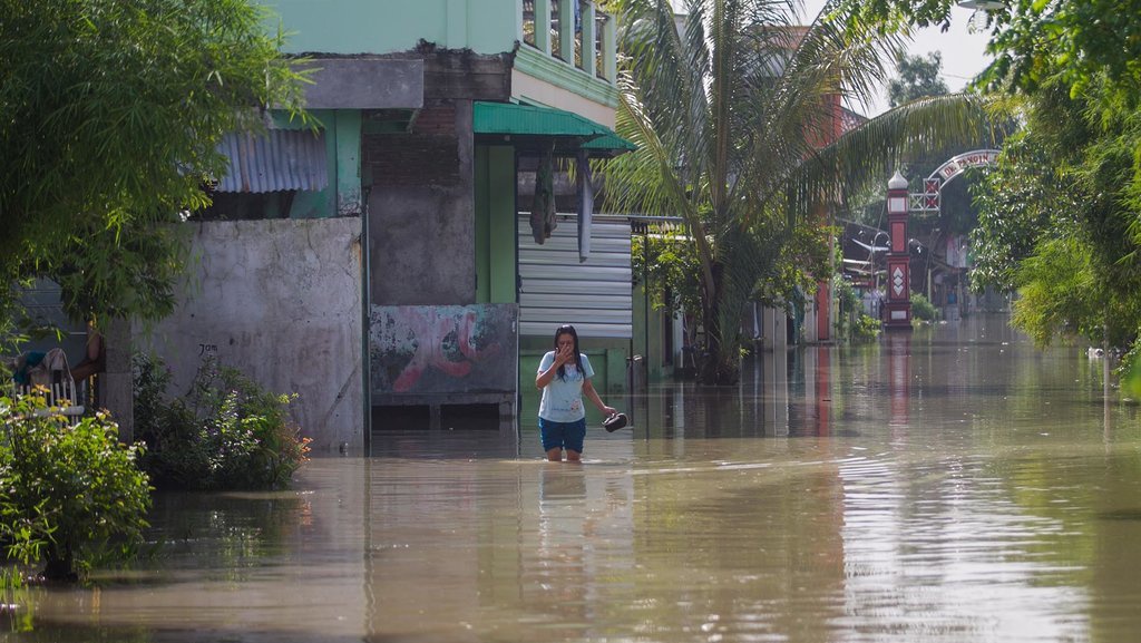 Sungai Bengawan Solo Meluap, 4.000 Warga Sukoharjo Mengungsi Sungai Bengawan Solo Meluap, 4.000 Warga Sukoharjo Mengungsi