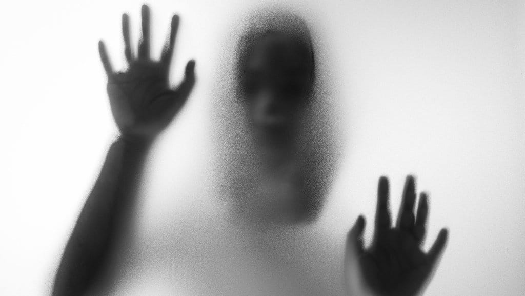 Fotografi Hantu: Upaya Membuktikan yang Sukar Dibuktikan Fotografi Hantu: Upaya Membuktikan yang Sukar Dibuktikan