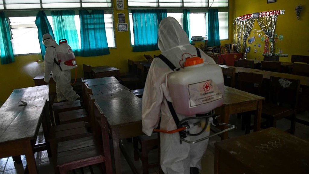 Jokowi: Kebijakan Sekolah di Rumah Dibantu Google hingga Microsoft Jokowi: Kebijakan Sekolah di Rumah Dibantu Google hingga Microsoft