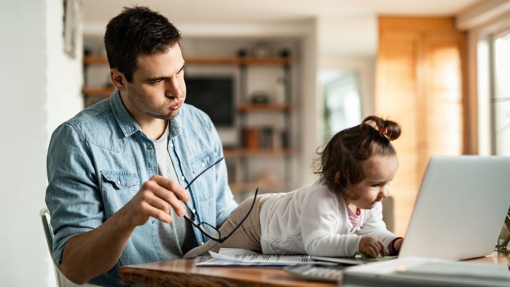 Tips Melakukan Work From Home Bersama Anak Tips Melakukan Work From Home Bersama Anak