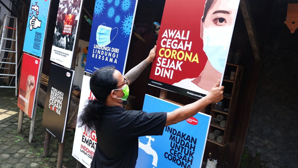 Bagaimana Susunan & Penggunaan Kata-kata dalam Poster? Bagaimana Susunan & Penggunaan Kata-kata dalam Poster?