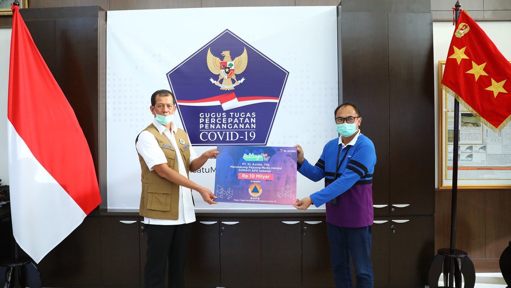 XL Axiata Serahkan Donasi Mitigasi Covid-19 XL Axiata Serahkan Donasi Mitigasi Covid-19