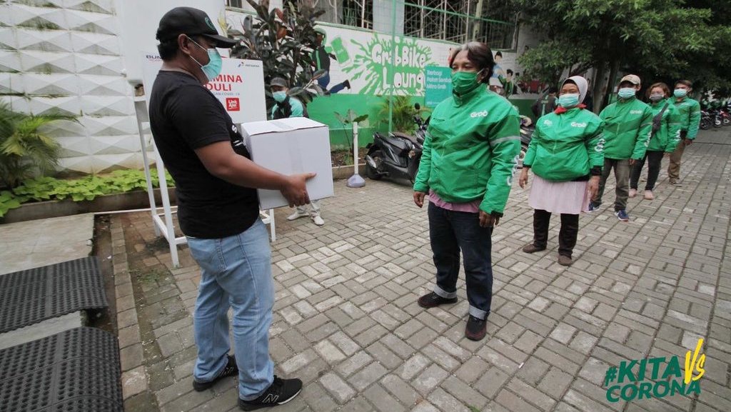 Grab Beri Bantuan Paket Sembako Bagi Mitra Pengemudi di 7 Kota Grab Beri Bantuan Paket Sembako Bagi Mitra Pengemudi di 7 Kota