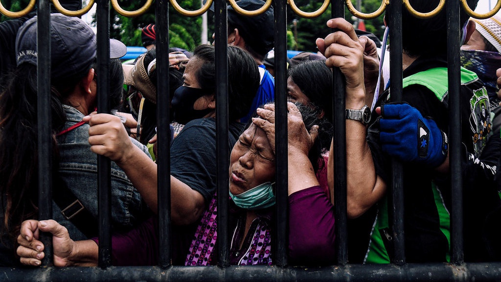 Kerumunan Pembagian Nasi Kotak di KOGABWILHAN I Kerumunan Pembagian Nasi Kotak di KOGABWILHAN I