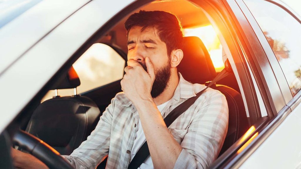 Tips Hindari Mengantuk Saat Berkendara: Tidur Cukup dan Minum Kopi Tips Hindari Mengantuk Saat Berkendara: Tidur Cukup dan Minum Kopi