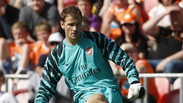 Legenda Arsenal Sebut COVID-19 Bukan Ancaman Utama Sepak Bola Legenda Arsenal Sebut COVID-19 Bukan Ancaman Utama Sepak Bola