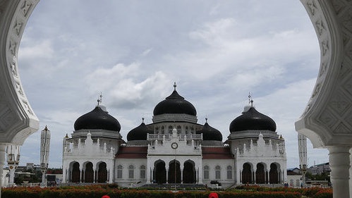 Sejarah Masjid Raya Baiturrahman Aceh, Pendiri, & Ciri Arsitektur Sejarah Masjid Raya Baiturrahman Aceh, Pendiri, & Ciri Arsitektur