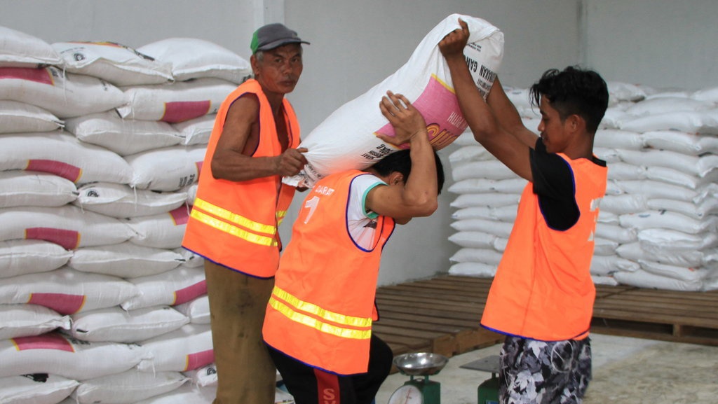 Mantan Kakanwil Bea Cukai Riau Jadi Tersangka Kasus Impor Gula Mantan Kakanwil Bea Cukai Riau Jadi Tersangka Kasus Impor Gula