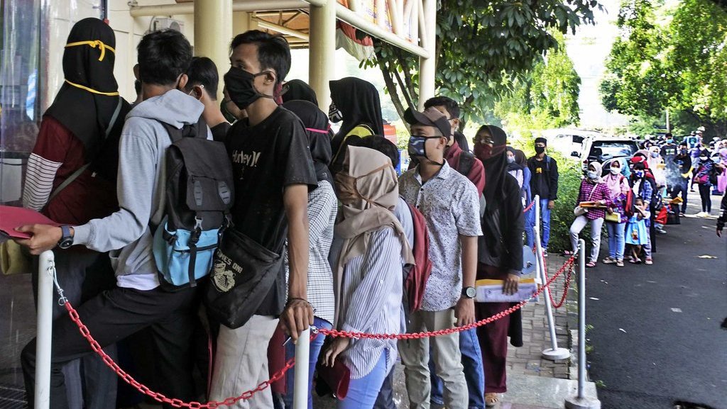11,53 Juta Penduduk Usia Kerja Terdampak COVID-19 per Februari 2022 11,53 Juta Penduduk Usia Kerja Terdampak COVID-19 per Februari 2022