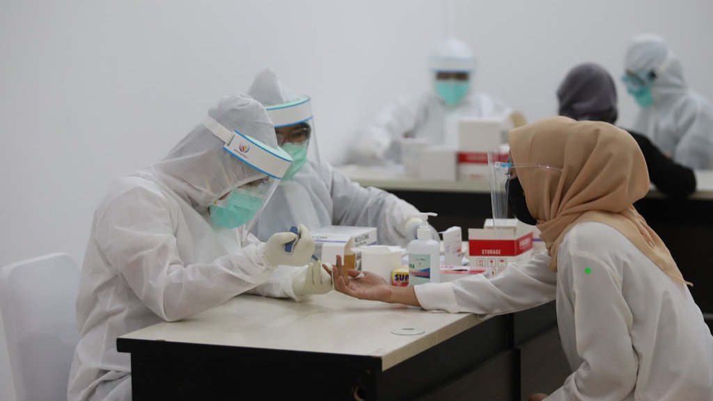 Ngotot Pakai Rapid Test, Pemerintah Akui Kekurangan Alat Tes PCR Ngotot Pakai Rapid Test, Pemerintah Akui Kekurangan Alat Tes PCR