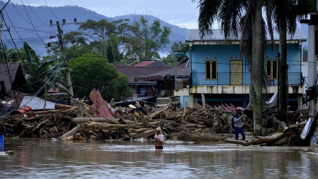 16 Orang Meninggal akibat Banjir Bandang di Luwu Utara 16 Orang Meninggal akibat Banjir Bandang di Luwu Utara