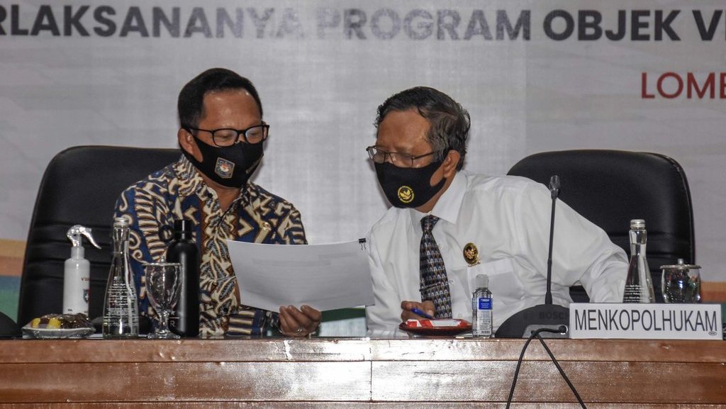 Gertak Sambal Mendagri Tito Karnavian Pecat Kepala Daerah Gertak Sambal Mendagri Tito Karnavian Pecat Kepala Daerah