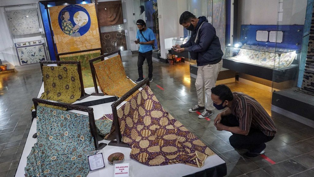 Sejarah Perkembangan Batik Pekalongan & Ragam Motif Khasnya Sejarah Perkembangan Batik Pekalongan & Ragam Motif Khasnya