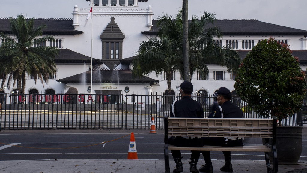 Sekda Jawa Barat Setiawan Wangsaatmaja Positif COVID-19 Sekda Jawa Barat Setiawan Wangsaatmaja Positif COVID-19