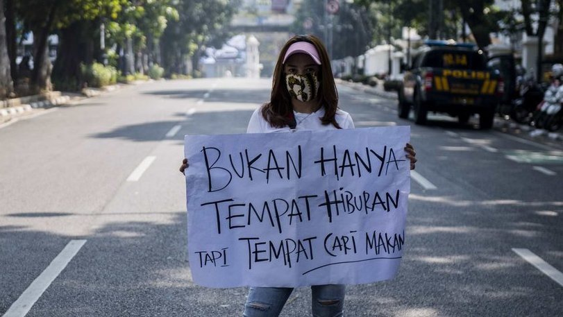 Pekerja Hiburan Malam di Bandung Divaksin demi Beroperasi Lagi Pekerja Hiburan Malam di Bandung Divaksin demi Beroperasi Lagi