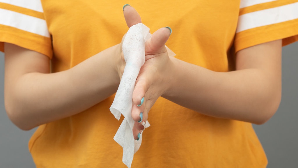 Cara Menggunakan Tisu Antiseptik dengan Benar dan Tepat Cara Menggunakan Tisu Antiseptik dengan Benar dan Tepat