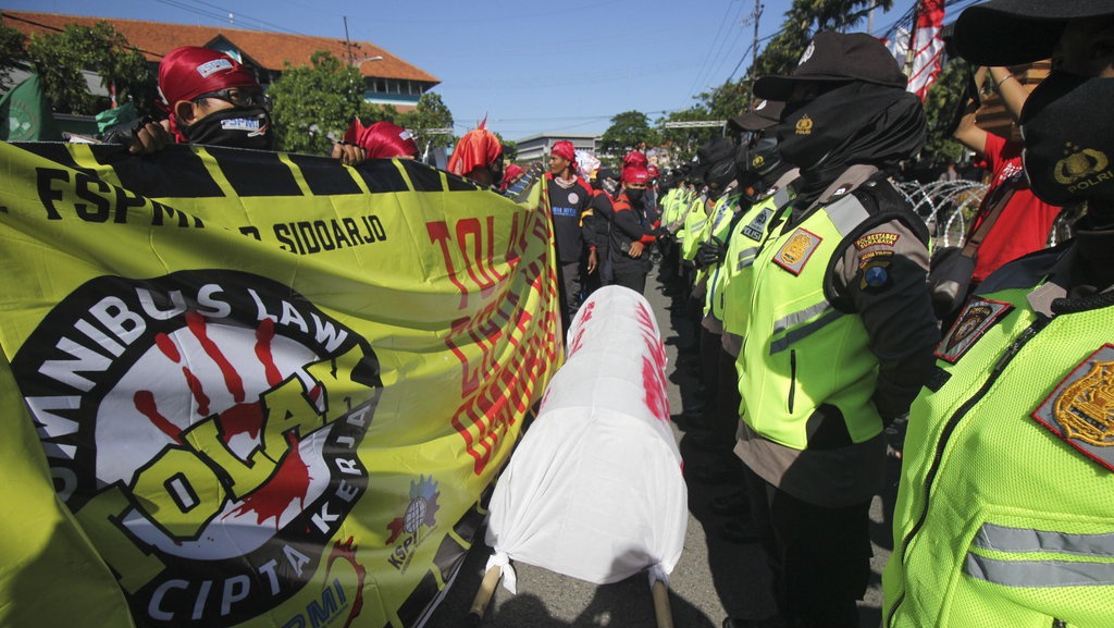 Mogok dan Demo Buruh Tolak RUU Ciptaker Bikin Pengusaha Ketar-ketir Mogok dan Demo Buruh Tolak RUU Ciptaker Bikin Pengusaha Ketar-ketir