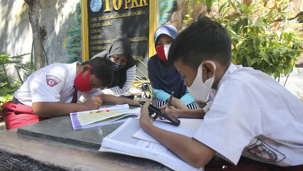 Kemendikbud Gelar Program Guru Belajar untuk Bantu Laksanakan PJJ Kemendikbud Gelar Program Guru Belajar untuk Bantu Laksanakan PJJ