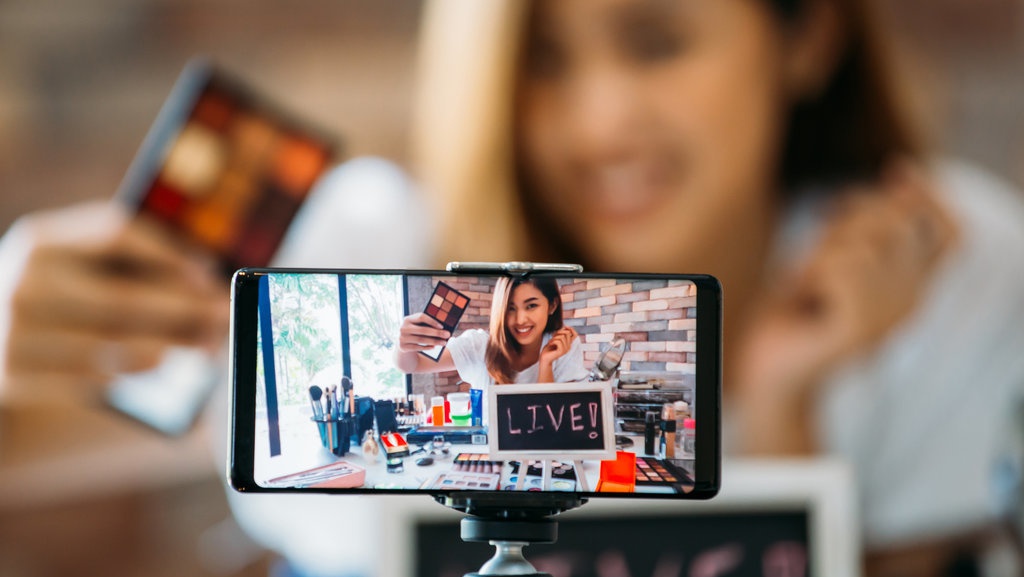 Kepada Siapa Jenama Harus Bertaruh di Dunia Digital? Kepada Siapa Jenama Harus Bertaruh di Dunia Digital?