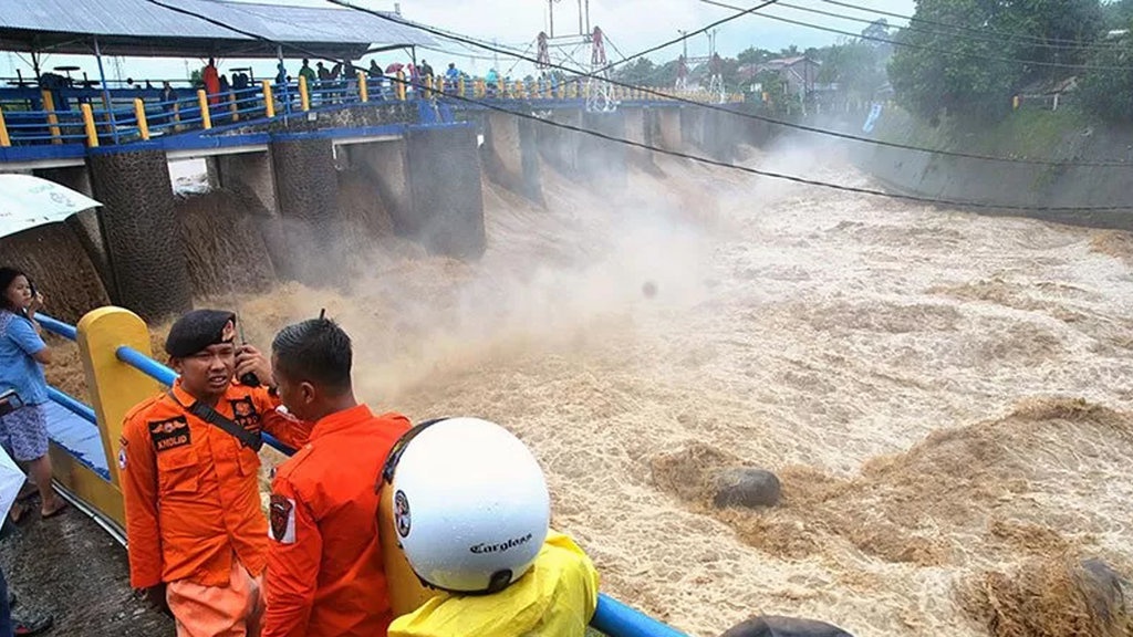Air Naik dalam Waktu Satu Jam, Bendungan Katulampa Siaga Satu Air Naik dalam Waktu Satu Jam, Bendungan Katulampa Siaga Satu