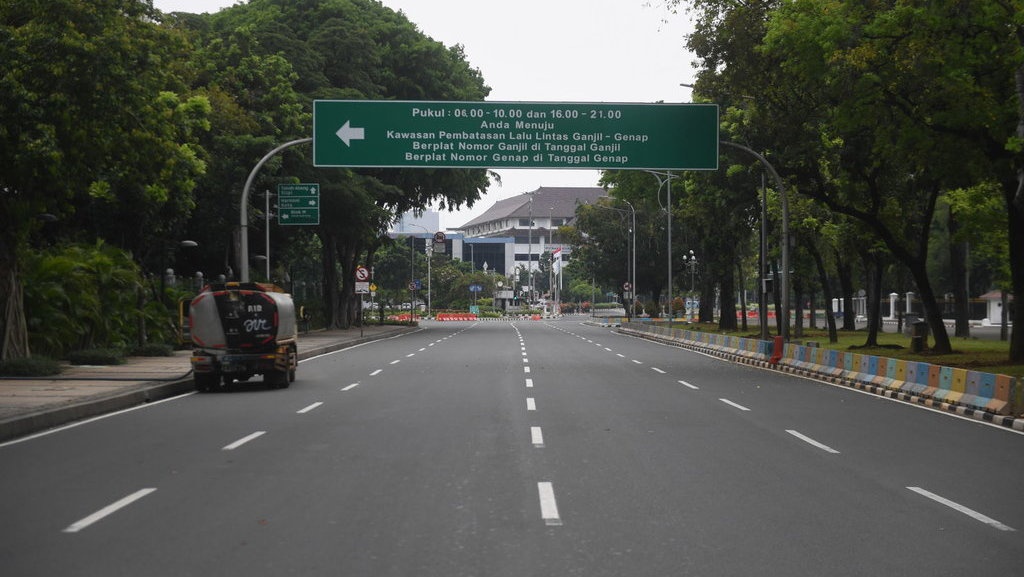 Demo Omnibus Lanjut, Polisi Blokir Jalan di Sekitar Istana Merdeka Demo Omnibus Lanjut, Polisi Blokir Jalan di Sekitar Istana Merdeka