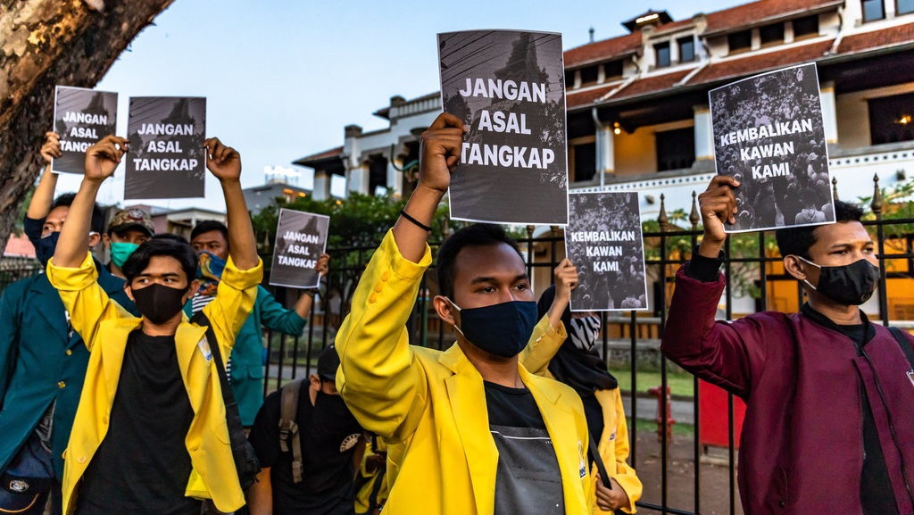 Forum Rektor Minta Salinan Resmi UU Cipta Kerja Forum Rektor Minta Salinan Resmi UU Cipta Kerja