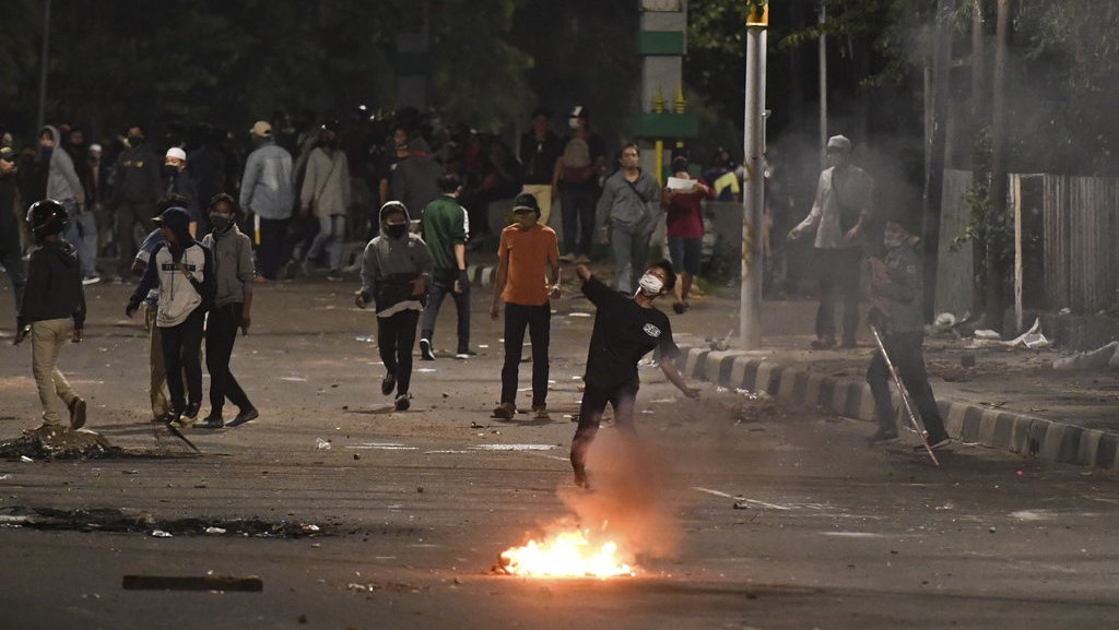 Polisi Tangkap 7 Admin Medsos terkait Demo UU Cipta Kerja Polisi Tangkap 7 Admin Medsos terkait Demo UU Cipta Kerja