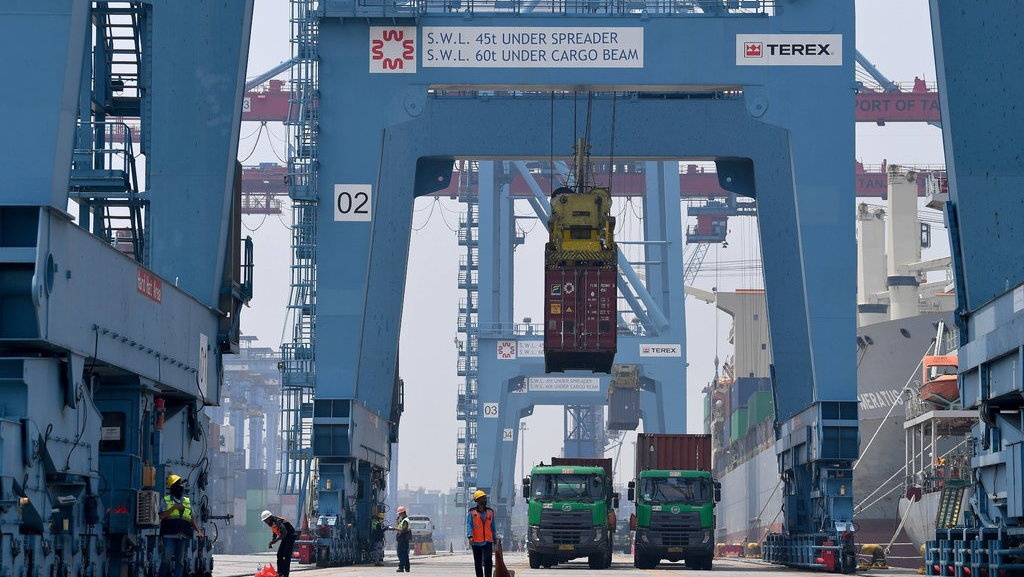 Neraca Perdagangan Indonesia Surplus 4,23 Miliar Dolar AS pada Juli Neraca Perdagangan Indonesia Surplus 4,23 Miliar Dolar AS pada Juli