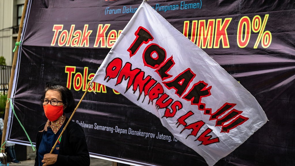 Istana Pastikan Naskah UU Ciptaker Tinggal Diteken Jokowi Istana Pastikan Naskah UU Ciptaker Tinggal Diteken Jokowi