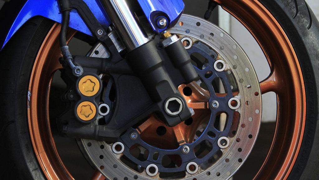 Cara dan Tips Merawat Shockbreaker Motor di Musim Hujan Cara dan Tips Merawat Shockbreaker Motor di Musim Hujan