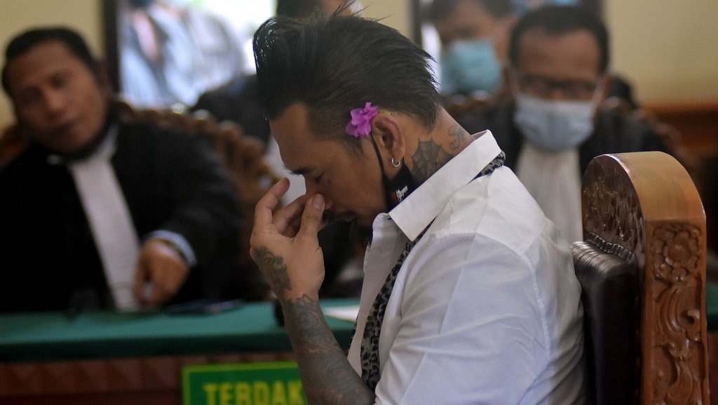 Jerinx SID Divonis 10 Bulan dalam Banding Kasus Jerinx SID Divonis 10 Bulan dalam Banding Kasus