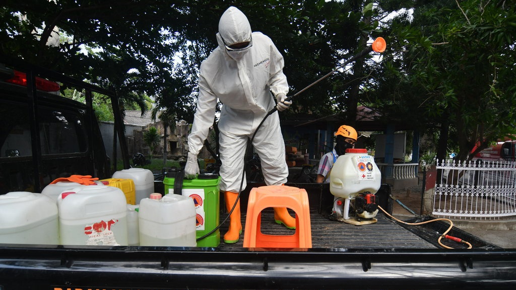 Beda Cara Pakai Antiseptik dan Disinfektan untuk Cegah Covid-19 Beda Cara Pakai Antiseptik dan Disinfektan untuk Cegah Covid-19
