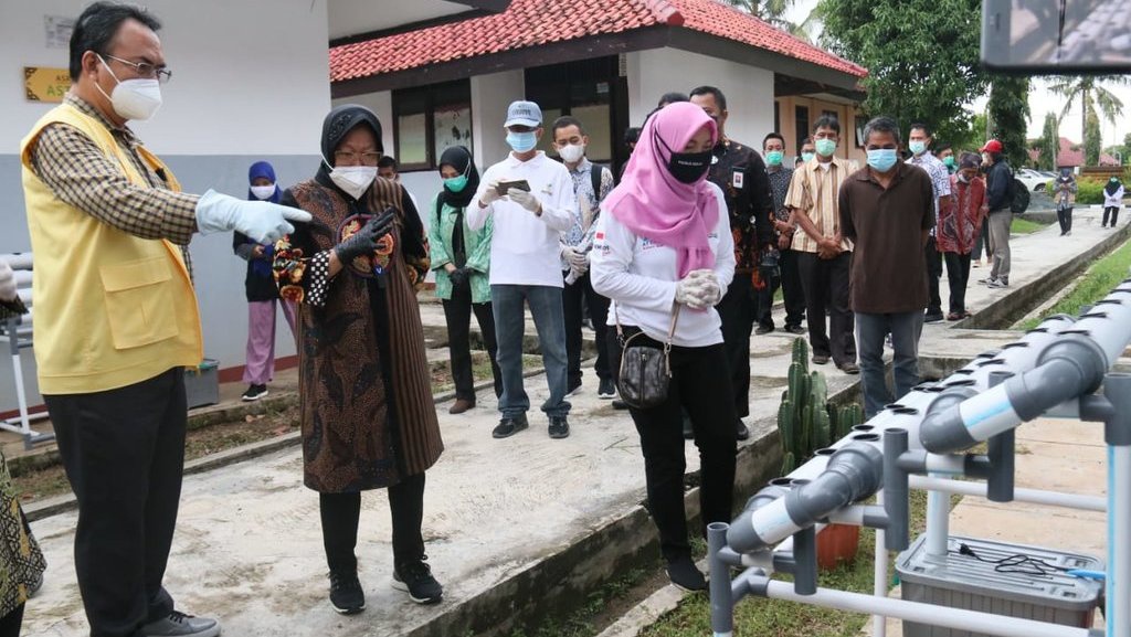 Mensos Antar Langsung 5 Pemulung ke Grand Kamala Lagoon Mensos Antar Langsung 5 Pemulung ke Grand Kamala Lagoon