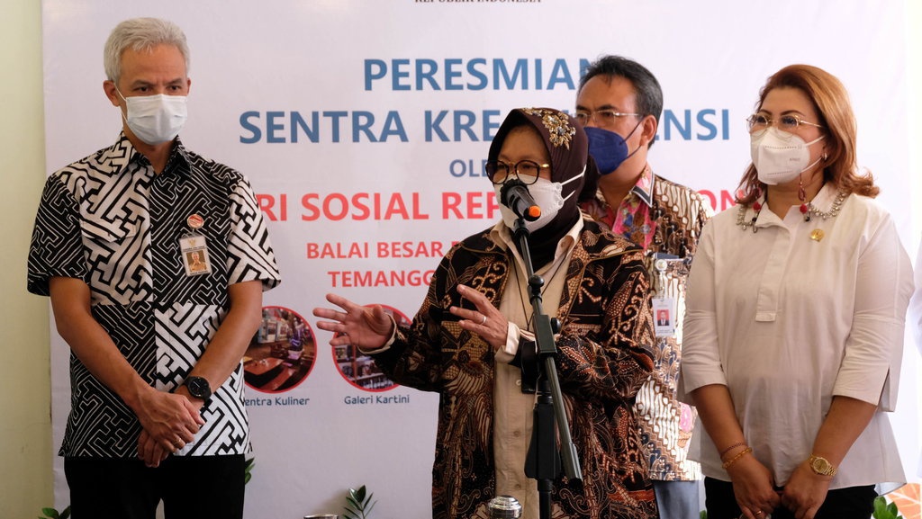 Ganjar Minta Warga Tidak Sepelekan Klaster Keluarga Usai Lebaran Ganjar Minta Warga Tidak Sepelekan Klaster Keluarga Usai Lebaran