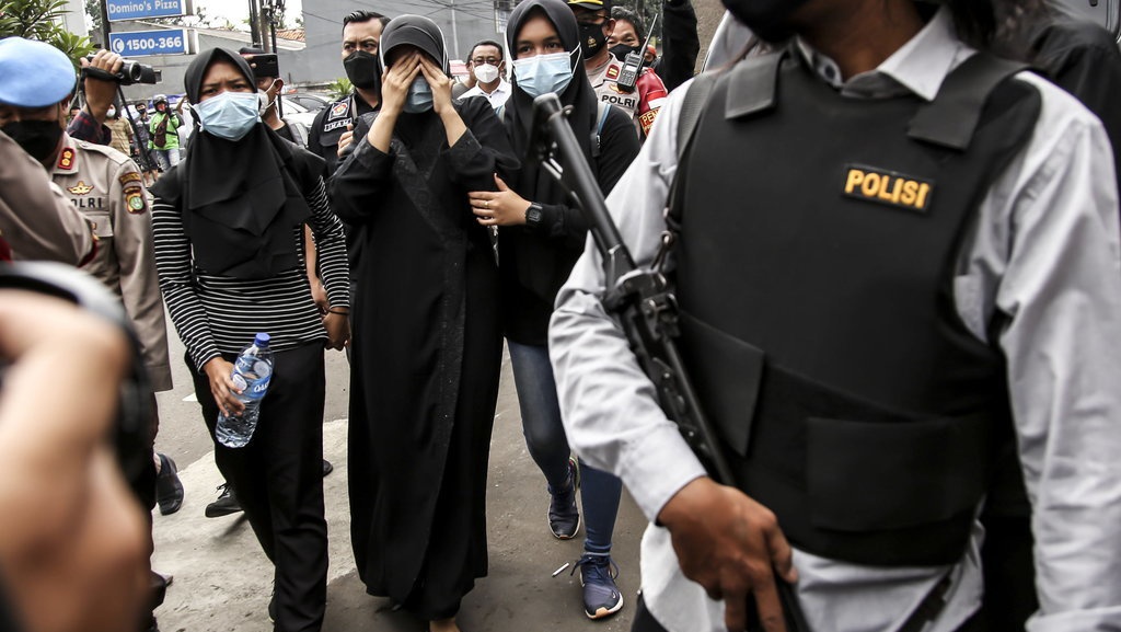 Orangtua Laporkan Anak ke Polisi Usai Masuk DPO Terduga Teroris Orangtua Laporkan Anak ke Polisi Usai Masuk DPO Terduga Teroris