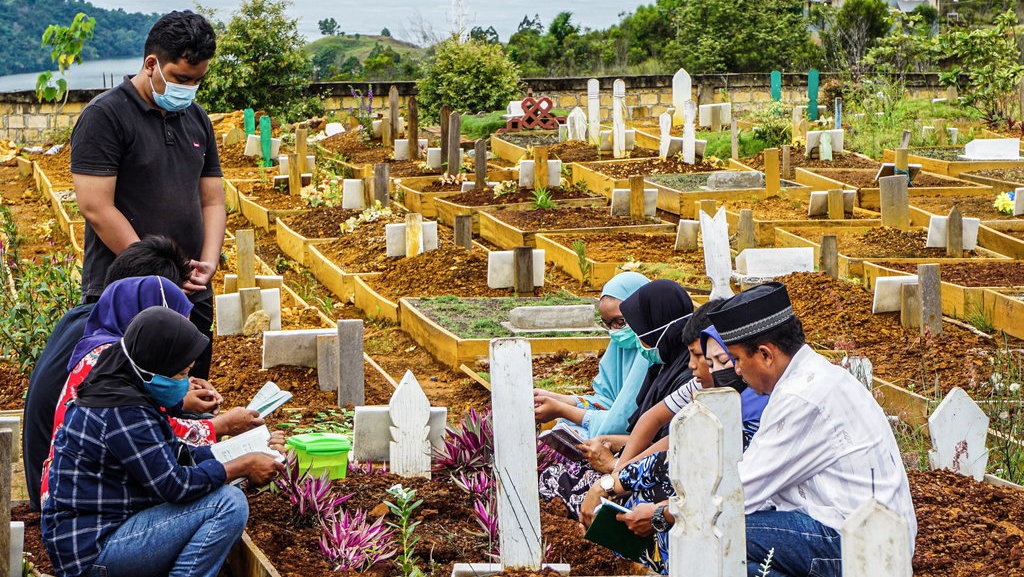 7 Contoh Doa Ziarah Kubur Singkat saat Lebaran Idul Fitri 7 Contoh Doa Ziarah Kubur Singkat saat Lebaran Idul Fitri