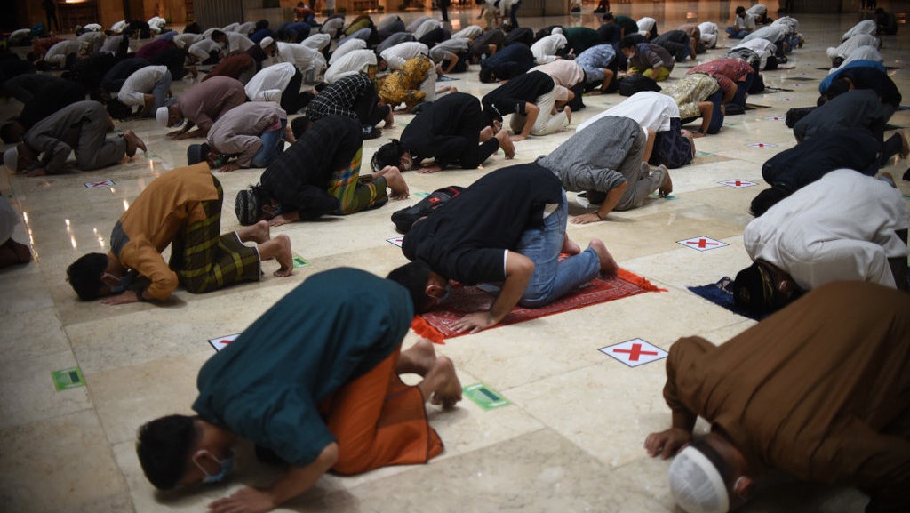 Niat Salat Iftitah 2 Rakaat Sebelum Tarawih, Arti, & Caranya Niat Salat Iftitah 2 Rakaat Sebelum Tarawih, Arti, & Caranya