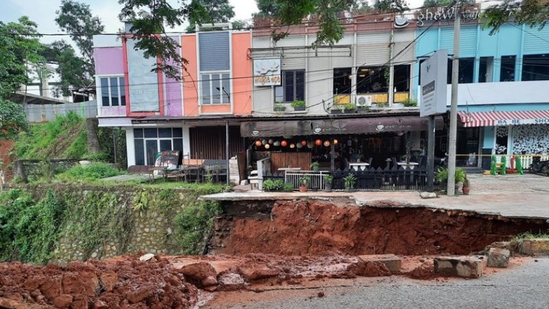 Perbaiki Jalan Amblas di Depok, Dinas PUPR Alokasikan Rp7 Miliar Perbaiki Jalan Amblas di Depok, Dinas PUPR Alokasikan Rp7 Miliar