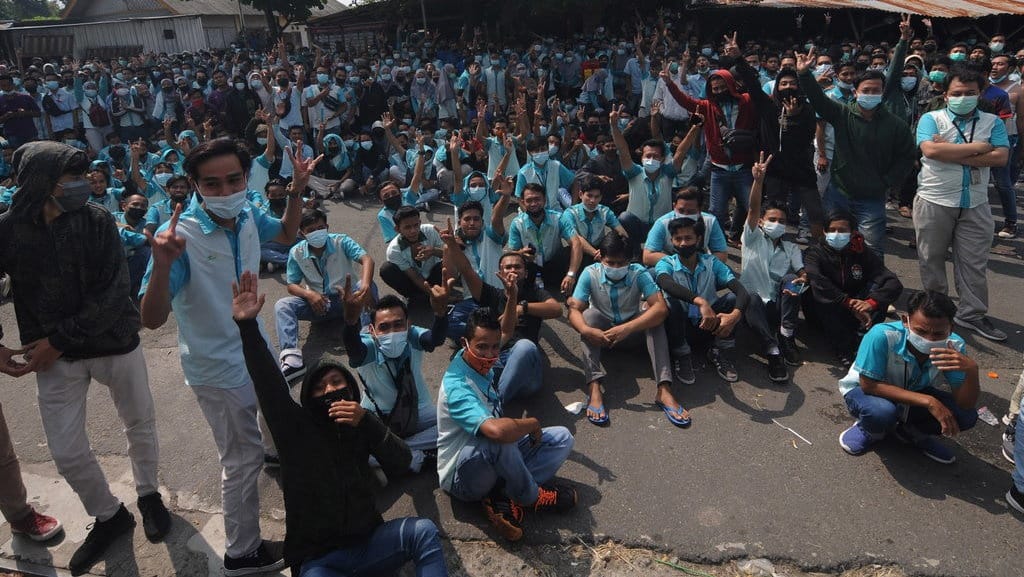 Contoh Konflik Antar Kelas Sosial di Indonesia & Penjelasannya Contoh Konflik Antar Kelas Sosial di Indonesia & Penjelasannya