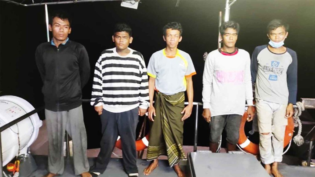 KKP Bebaskan 5 Nelayan Indonesia yang Ditangkap Aparat Malaysia KKP Bebaskan 5 Nelayan Indonesia yang Ditangkap Aparat Malaysia