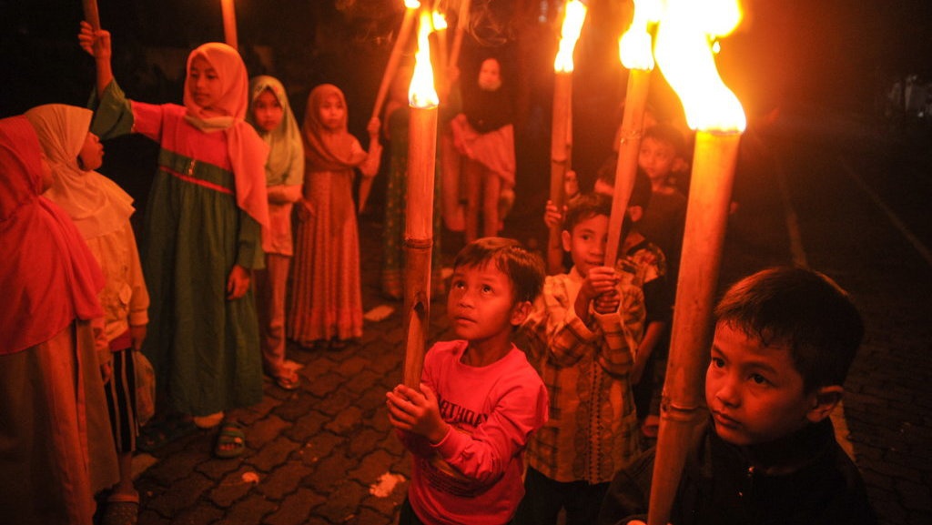 45 Kata-Kata Malam Takbiran Idul Fitri 2026 yang Menyentuh Hati 45 Kata-Kata Malam Takbiran Idul Fitri 2026 yang Menyentuh Hati
