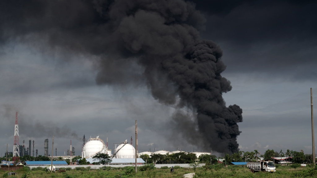 Kebakaran Kilang Cilacap, Pertamina: Satu Titik Api Belum Padam Kebakaran Kilang Cilacap, Pertamina: Satu Titik Api Belum Padam