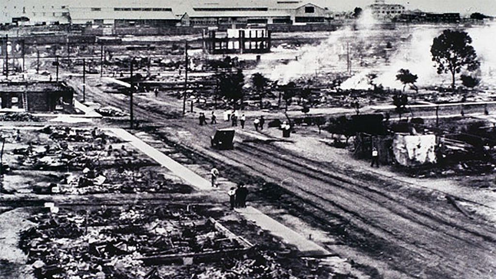 Pembantaian Tulsa 1921 Menghancurkan Bisnis Warga Kulit Hitam AS Pembantaian Tulsa 1921 Menghancurkan Bisnis Warga Kulit Hitam AS