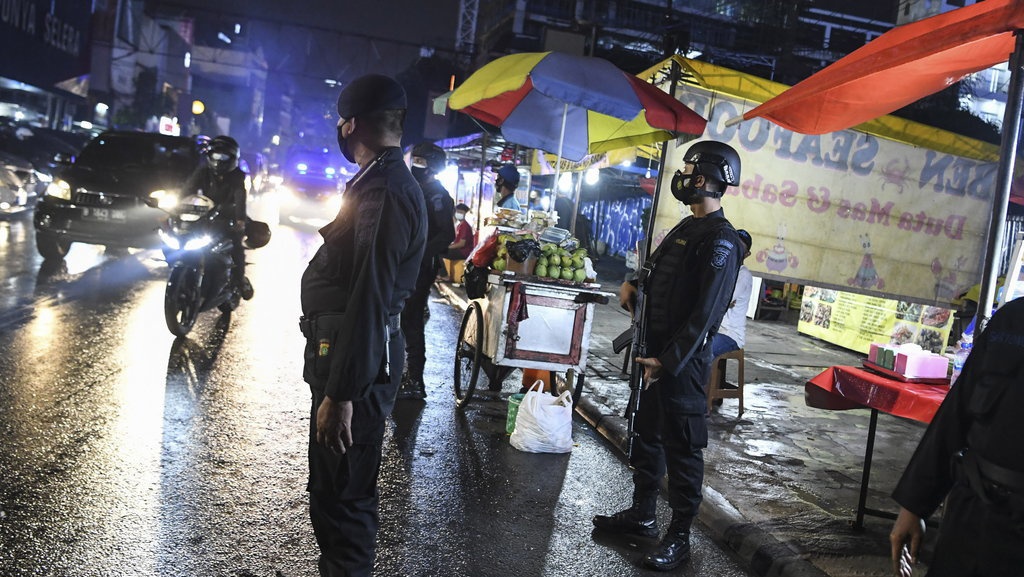 Polisi Batasi Mobilitas 10 Ruas Jalan di Jakarta, Berlaku Malam Ini Polisi Batasi Mobilitas 10 Ruas Jalan di Jakarta, Berlaku Malam Ini