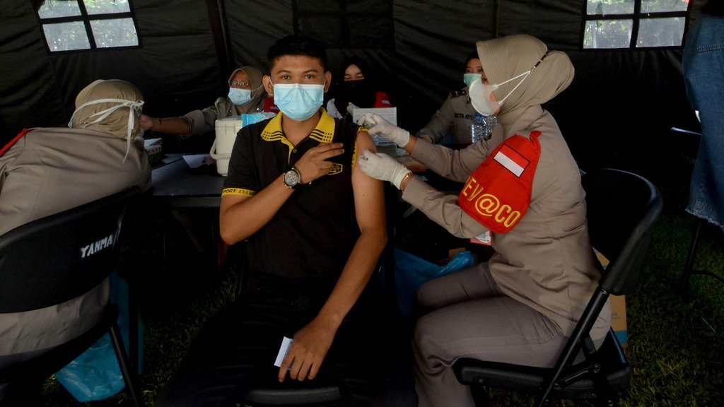 Padang & Banjarmasin Tak Lagi Terapkan PPKM Level 4 Padang & Banjarmasin Tak Lagi Terapkan PPKM Level 4