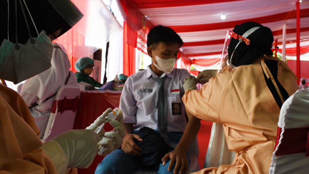 Cakupan Vaksinasi Jadi Salah Satu Syarat Turunnya Level PPKM Cakupan Vaksinasi Jadi Salah Satu Syarat Turunnya Level PPKM