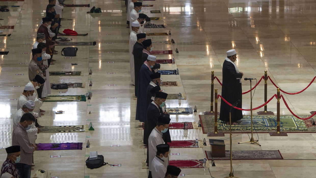 Pengertian, Hukum dan Tata Cara Shalat Berjamaah dalam Agama Islam Pengertian, Hukum dan Tata Cara Shalat Berjamaah dalam Agama Islam